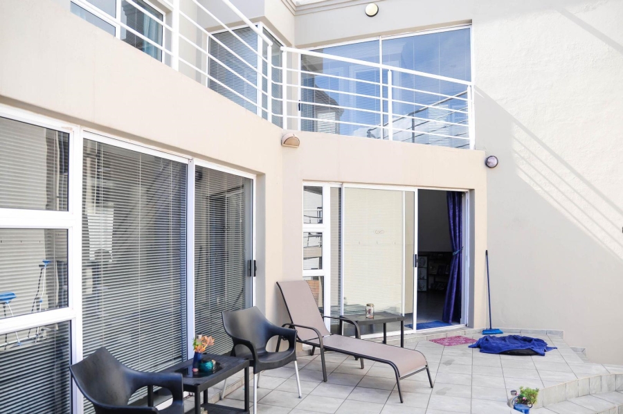 To Let 4 Bedroom Property for Rent in Calypso Beach Western Cape